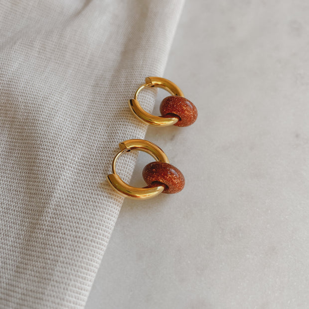 Mini Creolen mit Naturstein - Sonnenstein Rot