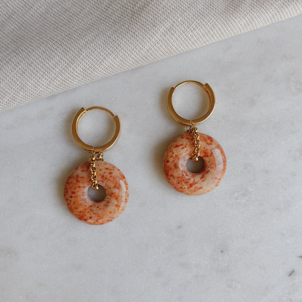 Große Creolen mit Naturstein - Opalit Weiß-Rot