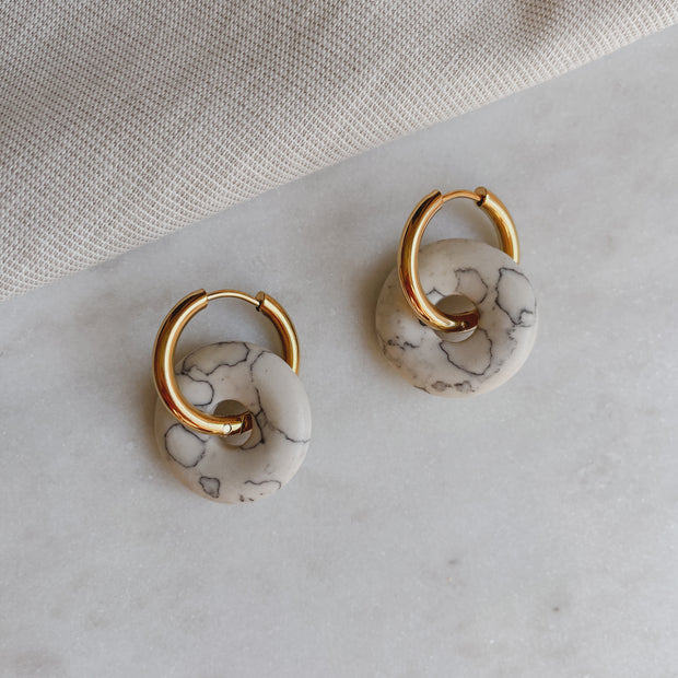 Große Creolen mit Naturstein - Marmor Weiß